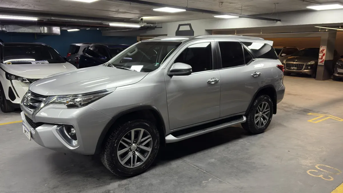 Mira esta publicación de Toyota Hilux 2020 en Motordil