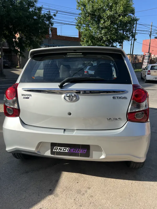 Mira esta publicación de Toyota Etios 2018 en Motordil