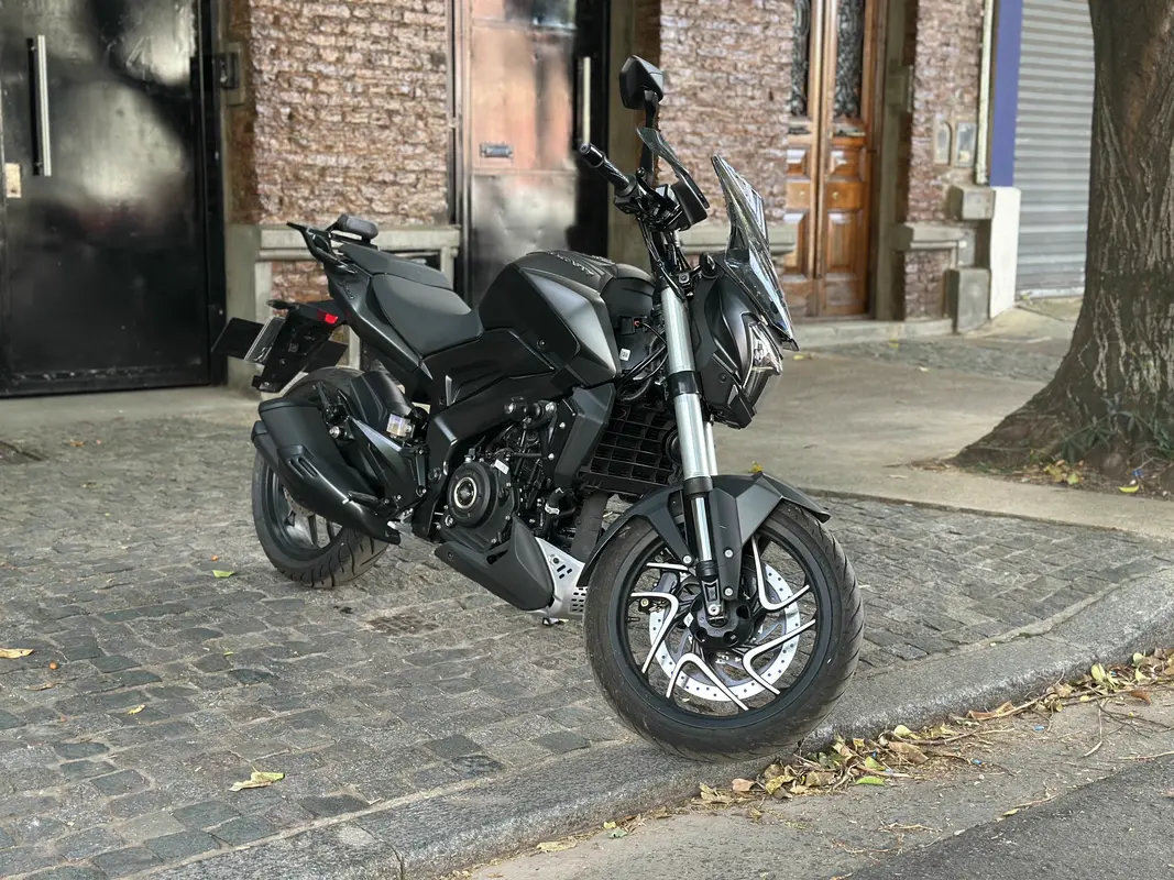 Mira esta publicación de Bajaj Dominar 400 2023 en Motordil