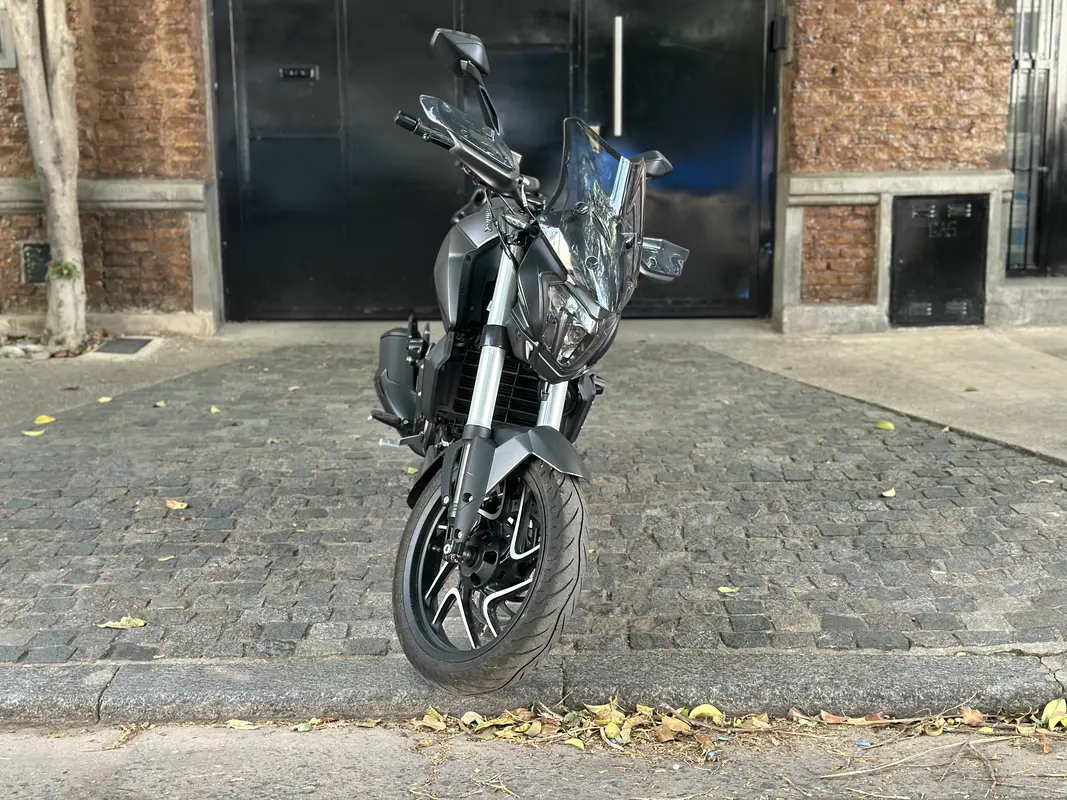 Mira esta publicación de Bajaj Dominar 400 2023 en Motordil