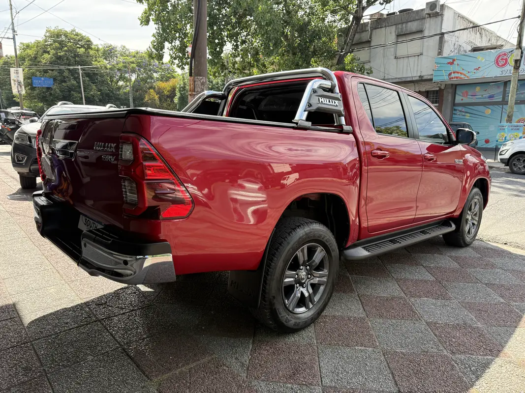 Mira esta publicación de Toyota Hilux 2021 en Motordil