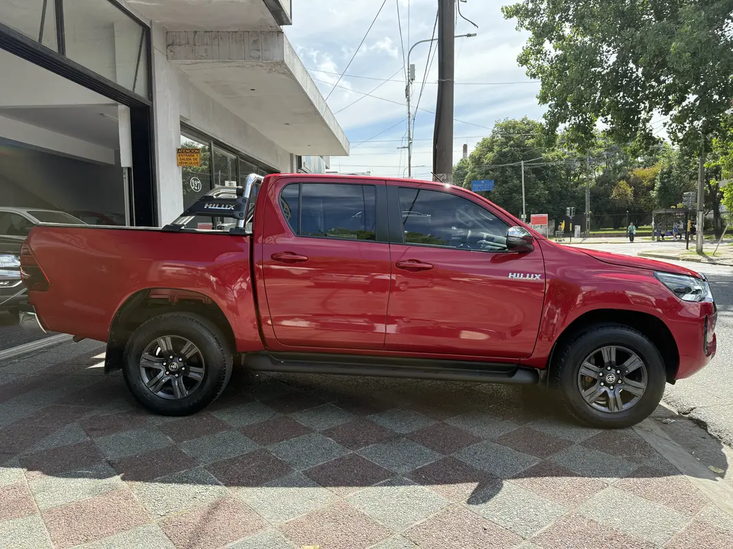 Mira esta publicación de Toyota Hilux 2021 en Motordil