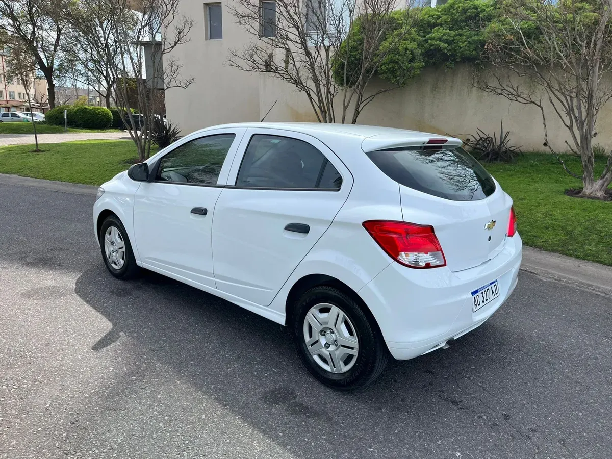 Mira esta publicación de Chevrolet Onix 2018 en Motordil