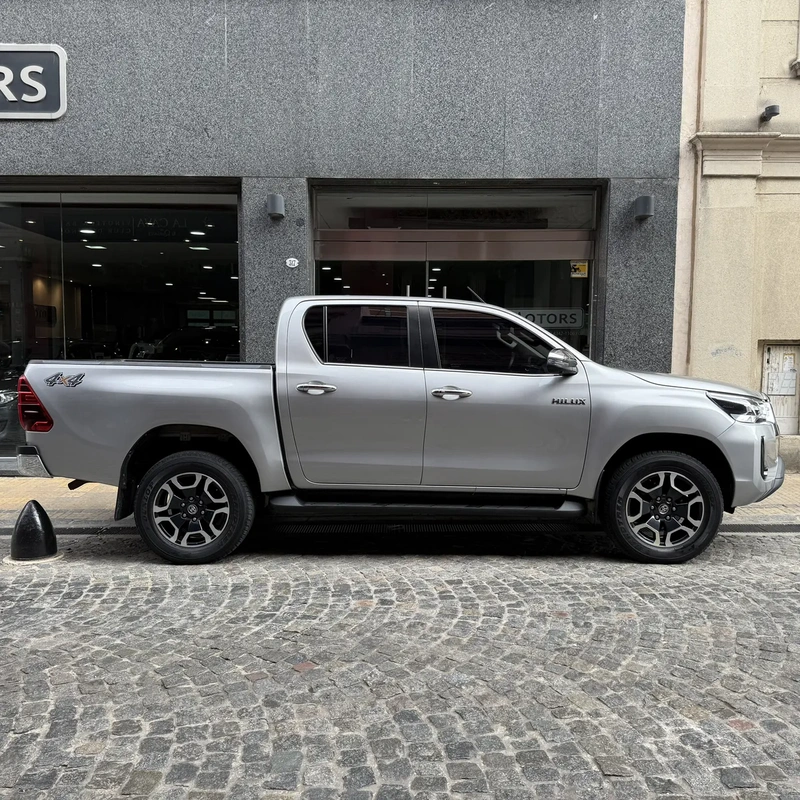 Mira esta publicación de Toyota Hilux 2022 en Motordil