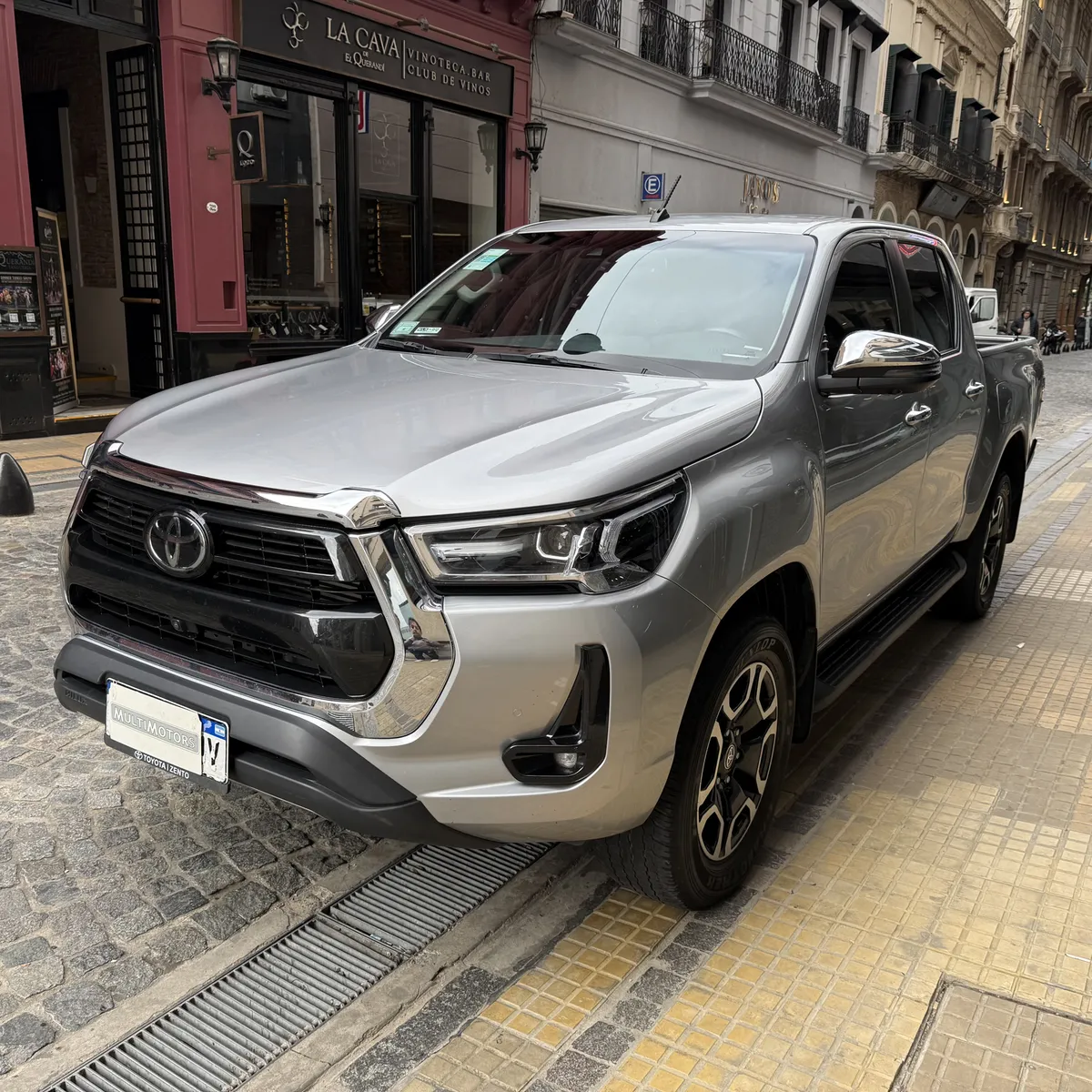 Mira esta publicación de Toyota Hilux 2022 en Motordil