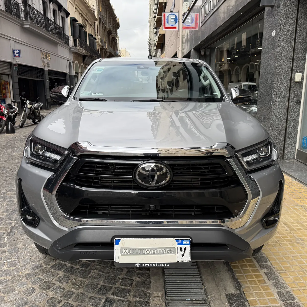 Mira esta publicación de Toyota Hilux 2022 en Motordil