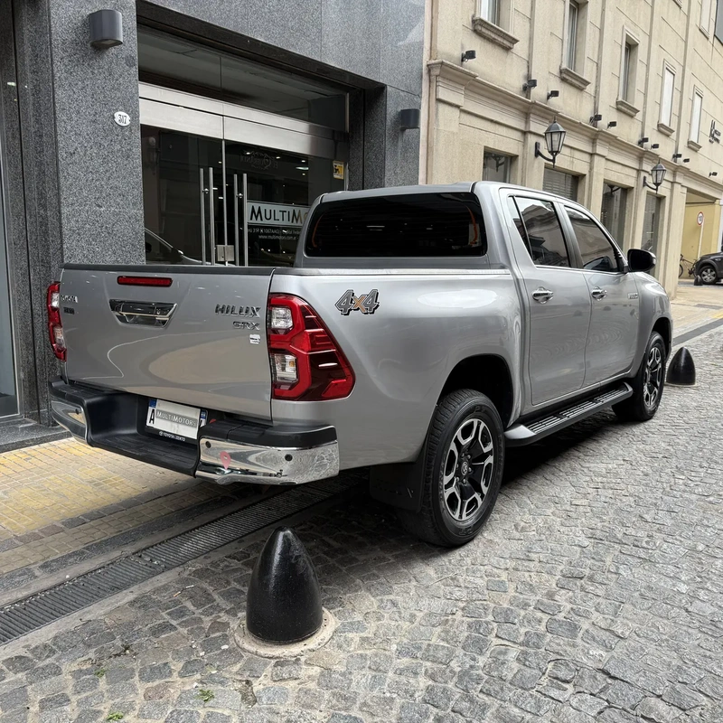 Mira esta publicación de Toyota Hilux 2022 en Motordil