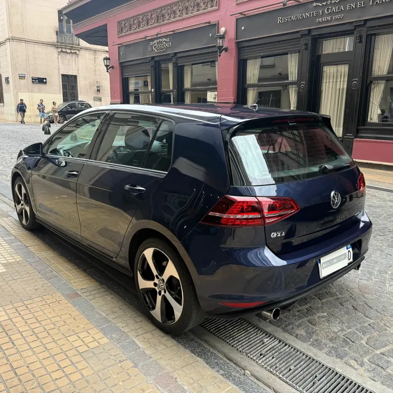 Mira esta publicación de Volkswagen Golf 2017 en Motordil