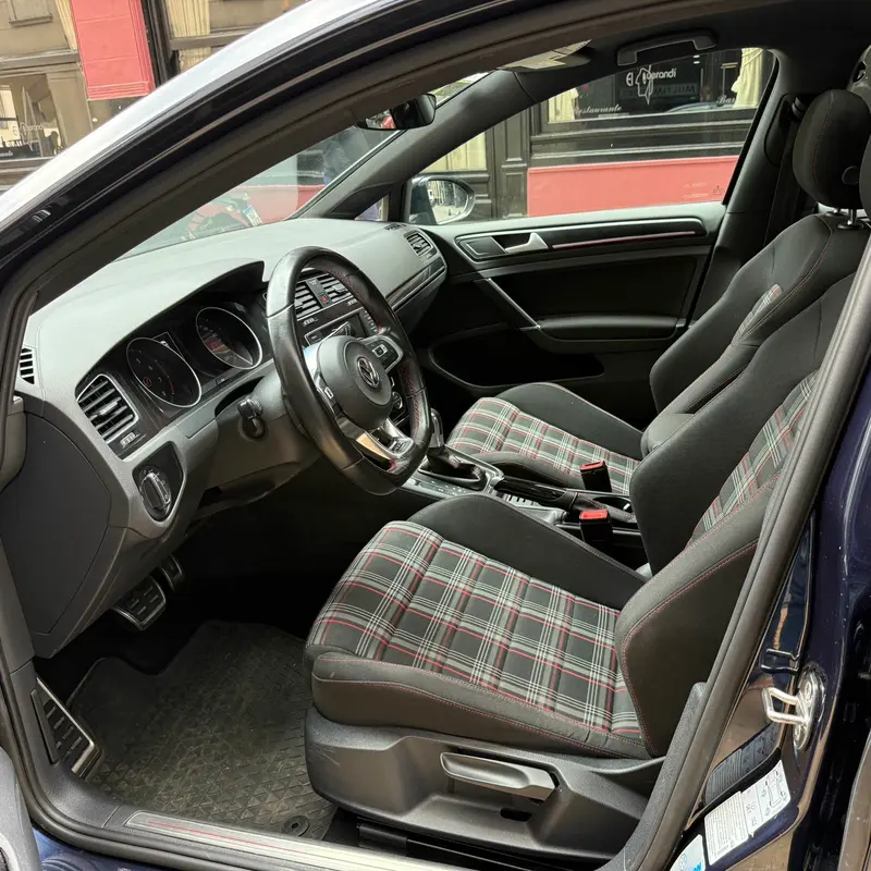 Mira esta publicación de Volkswagen Golf 2017 en Motordil