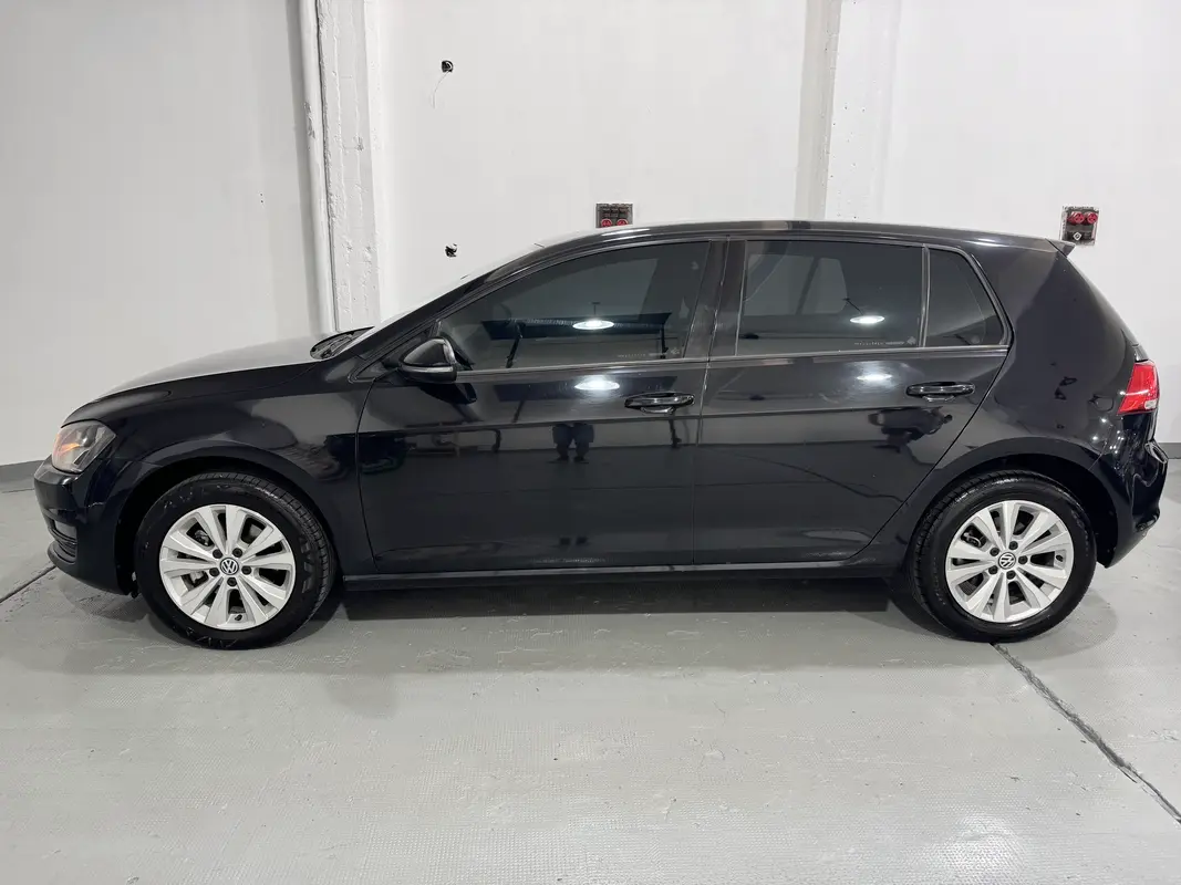 Mira esta publicación de Volkswagen Golf 2017 en Motordil