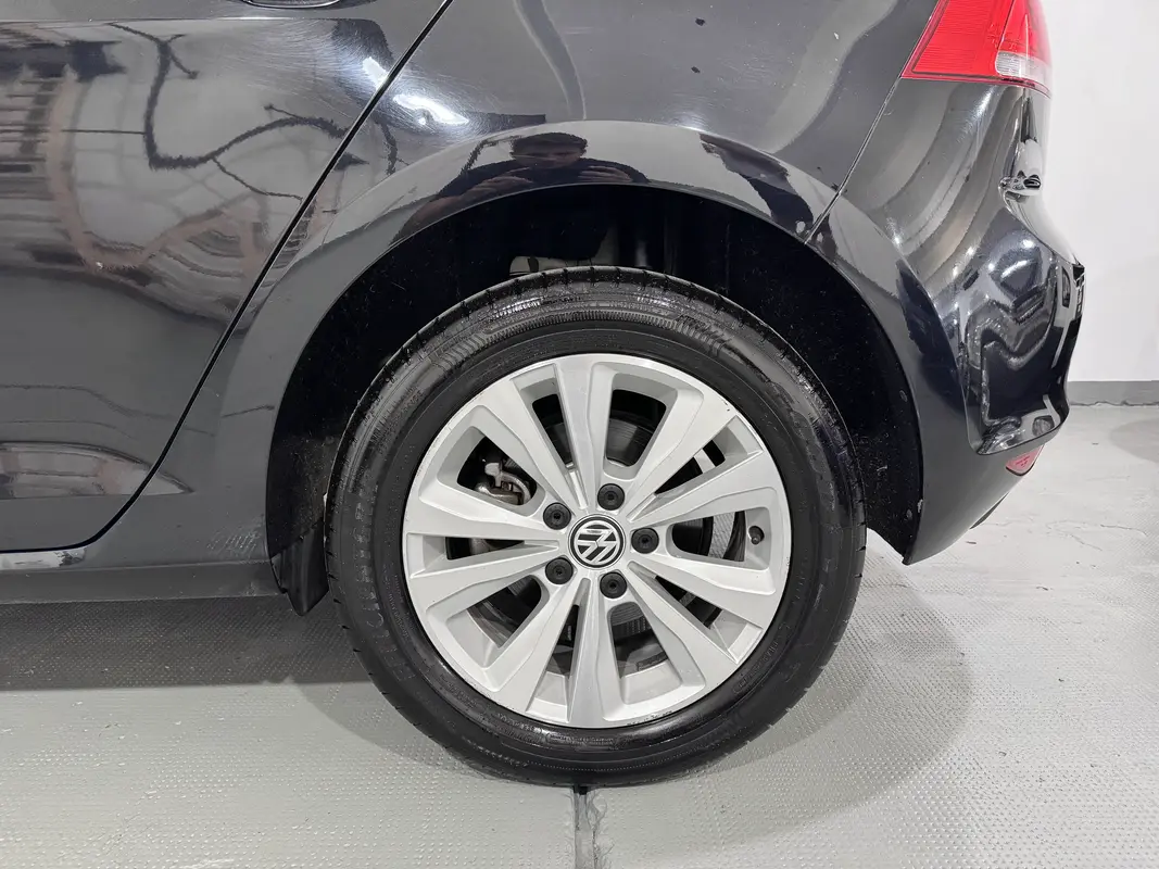 Mira esta publicación de Volkswagen Golf 2017 en Motordil