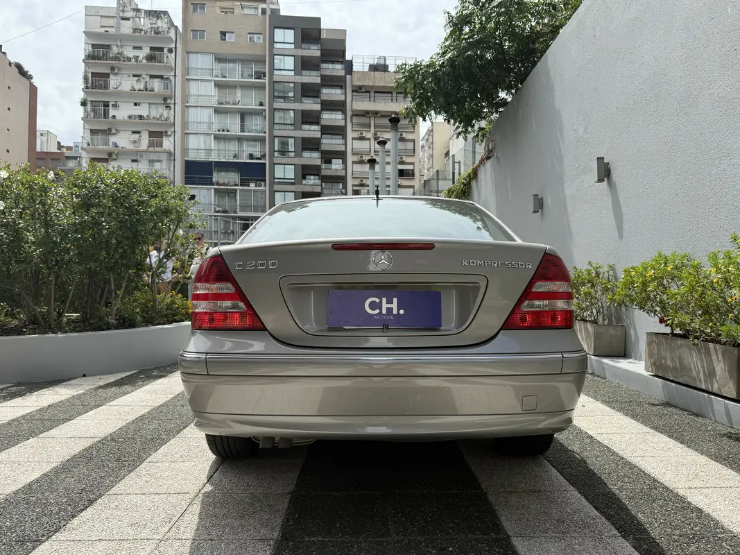 Mira esta publicación de Mercedes Benz Clase C 2005 en Motordil