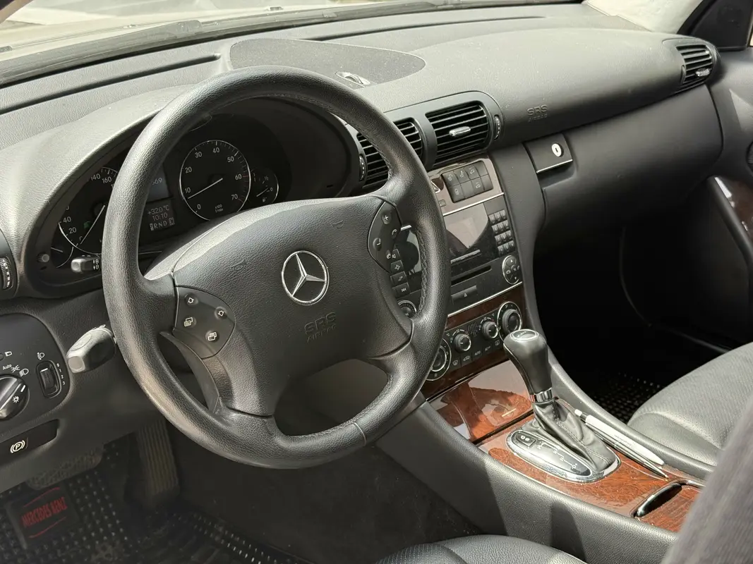 Mira esta publicación de Mercedes Benz Clase C 2005 en Motordil