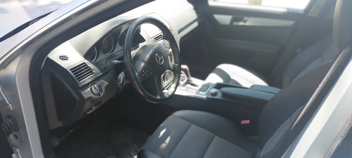 Mira esta publicación de Mercedes Benz Clase C 2010 en Motordil