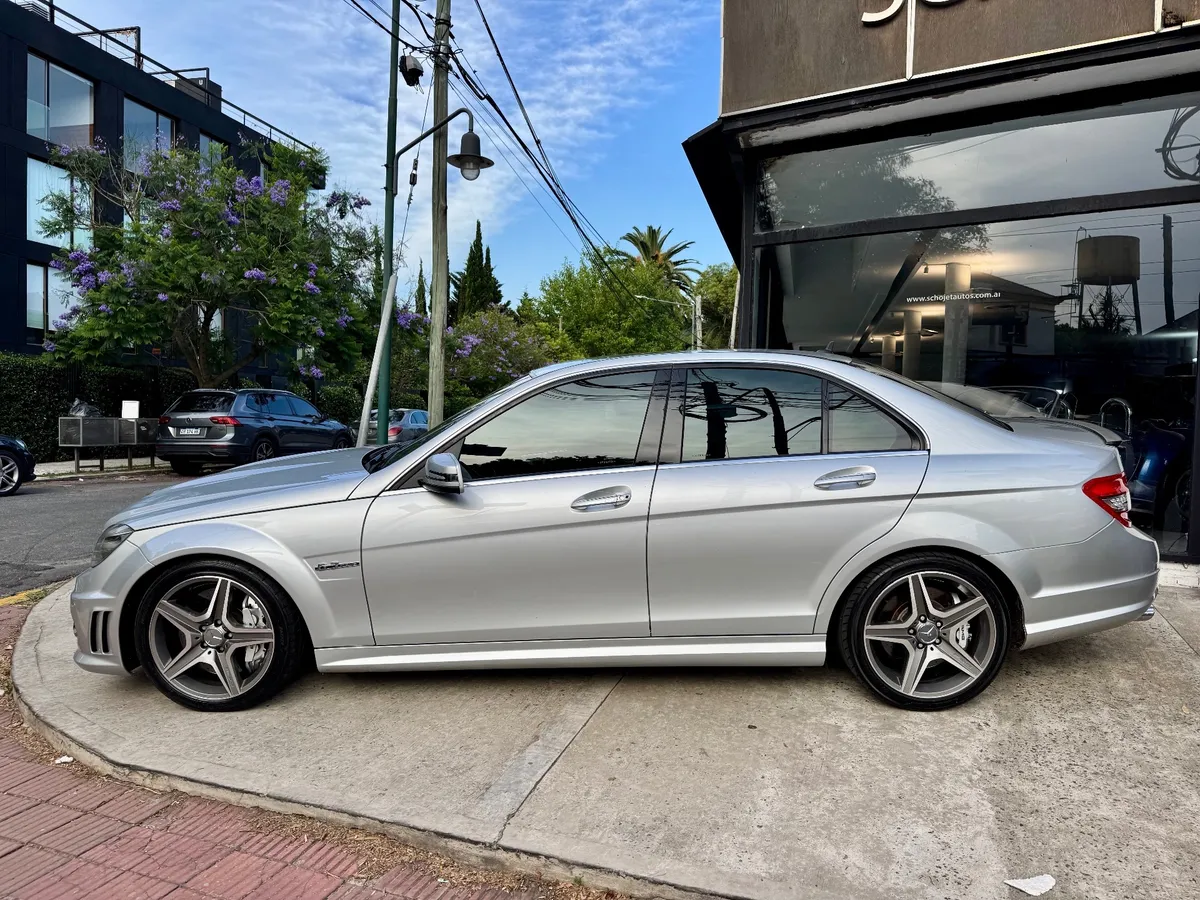 Mira esta publicación de Mercedes Benz Clase C 2009 en Motordil