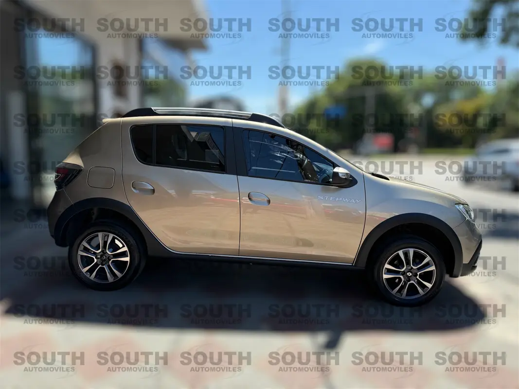 Mira esta publicación de Renault Sandero II 2024 en Motordil