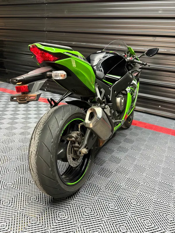 Mira esta publicación de Kawasaki ZX 2017 en Motordil