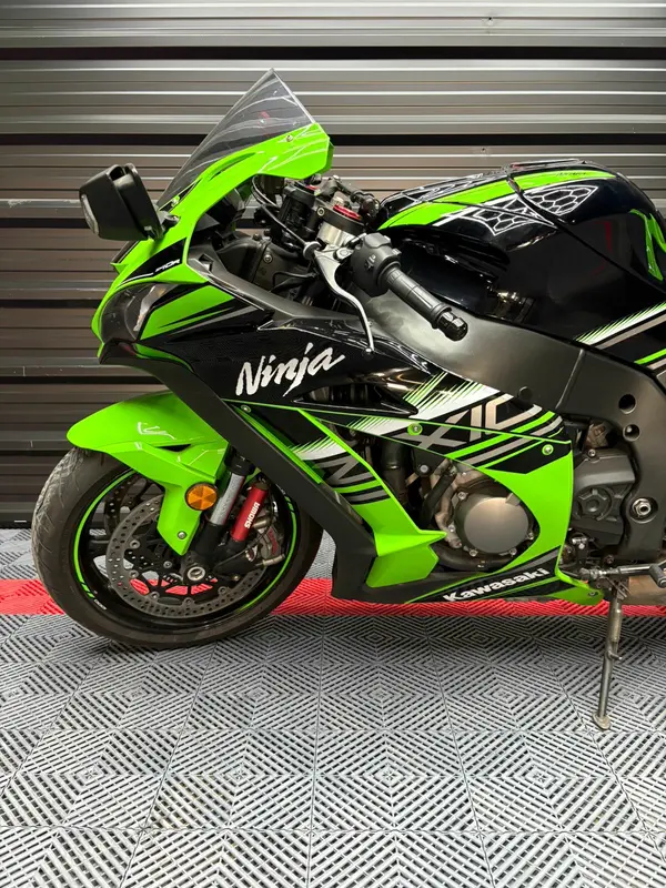 Mira esta publicación de Kawasaki ZX 2017 en Motordil