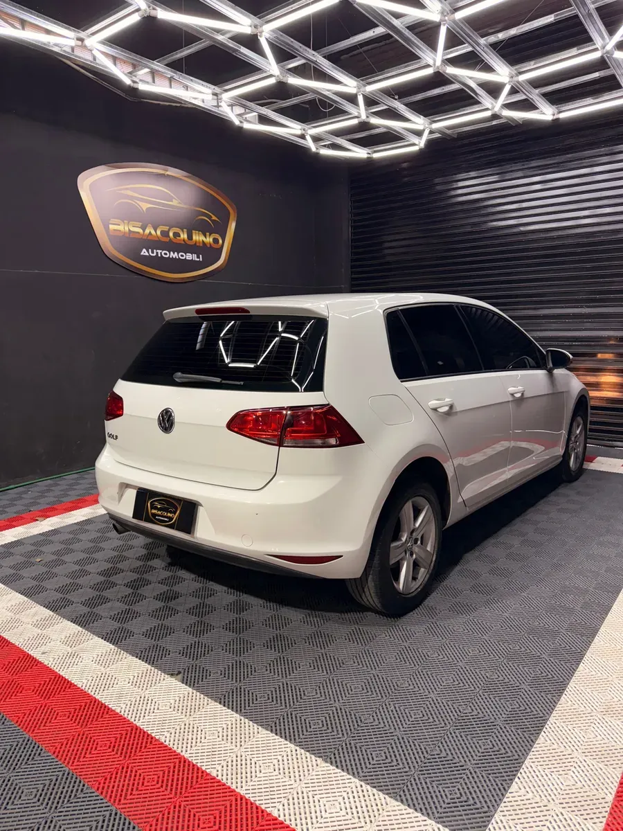 Mira esta publicación de Volkswagen Golf 2016 en Motordil