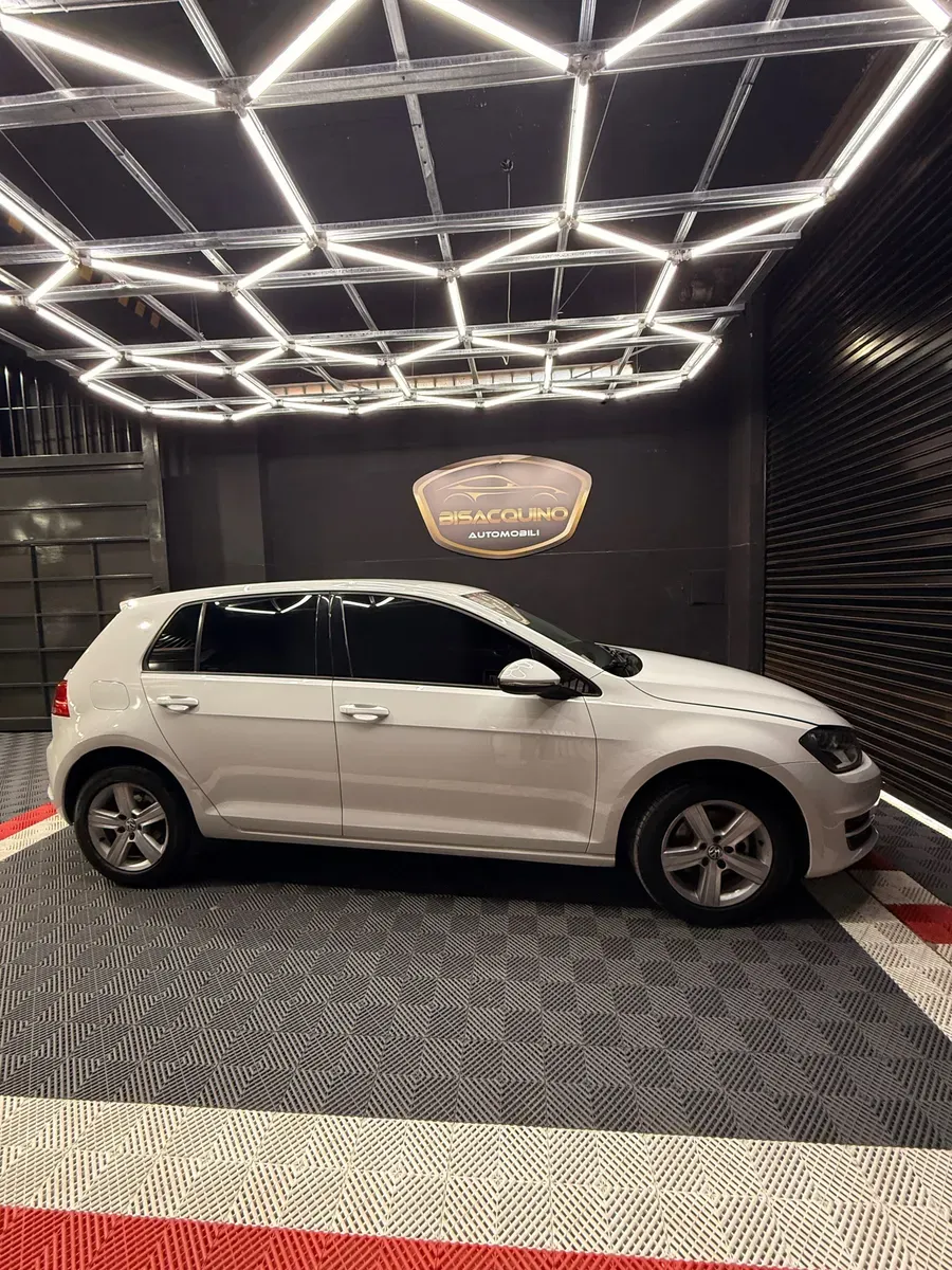 Mira esta publicación de Volkswagen Golf 2016 en Motordil