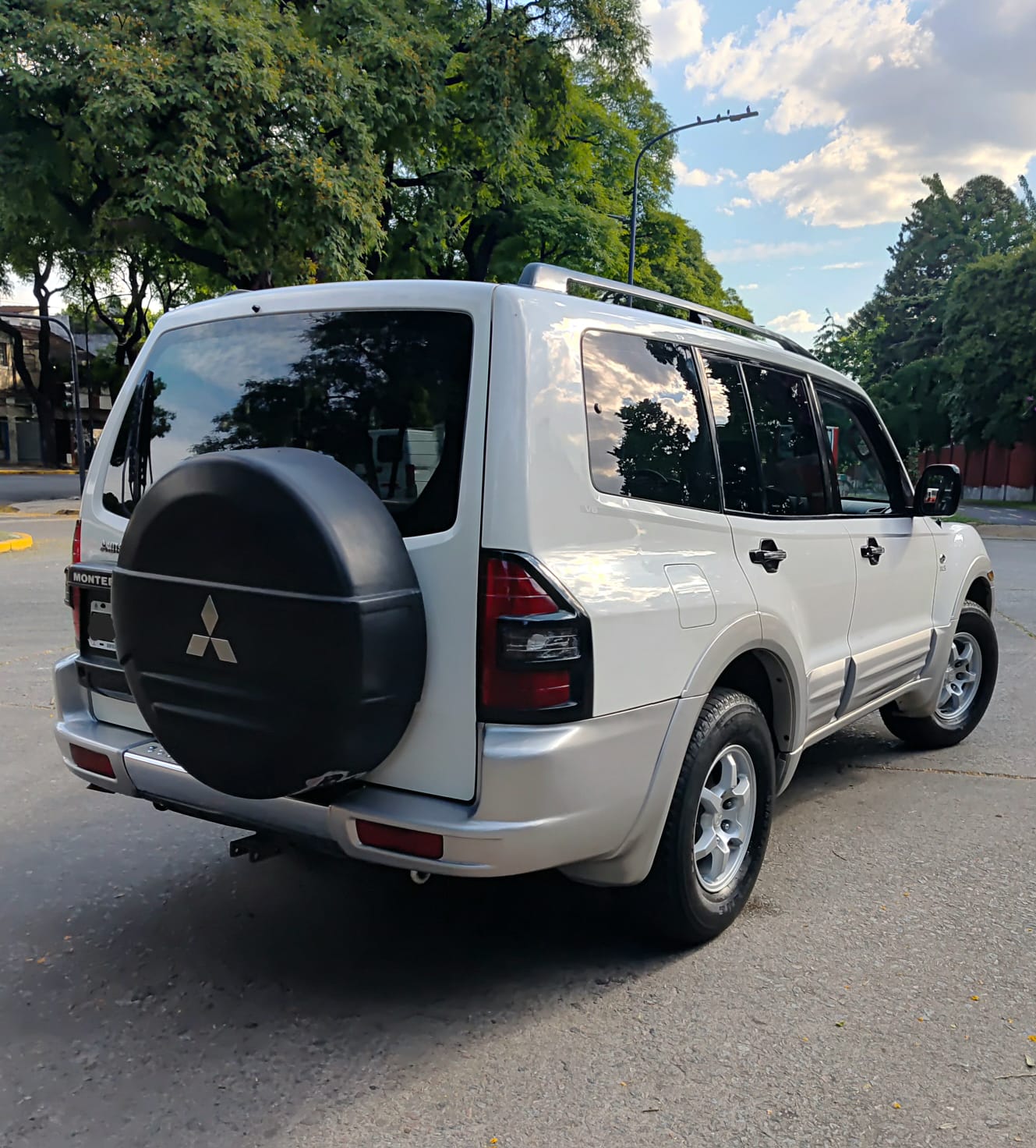 Mira esta publicación de Mitsubishi Montero 2001 en Motordil