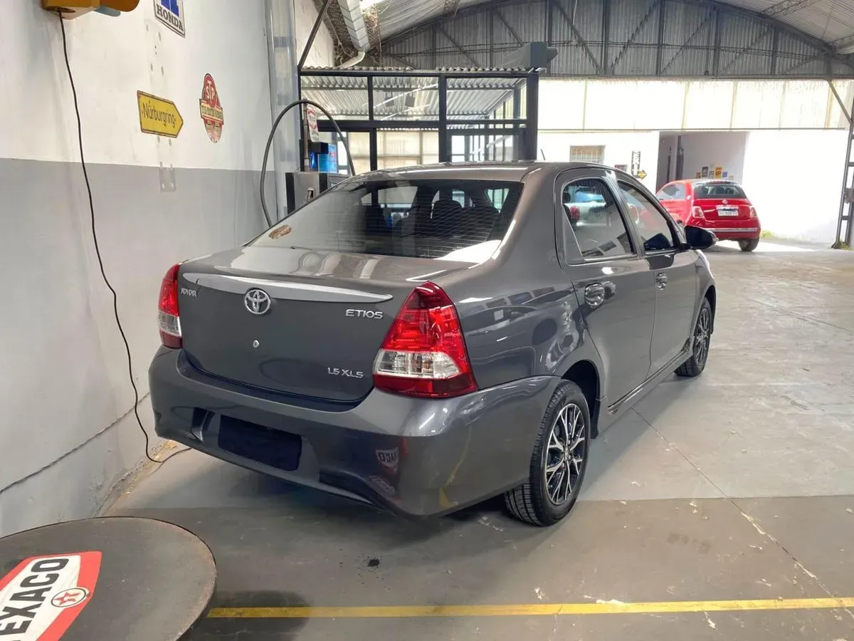 Mira esta publicación de Toyota Etios 2021 en Motordil