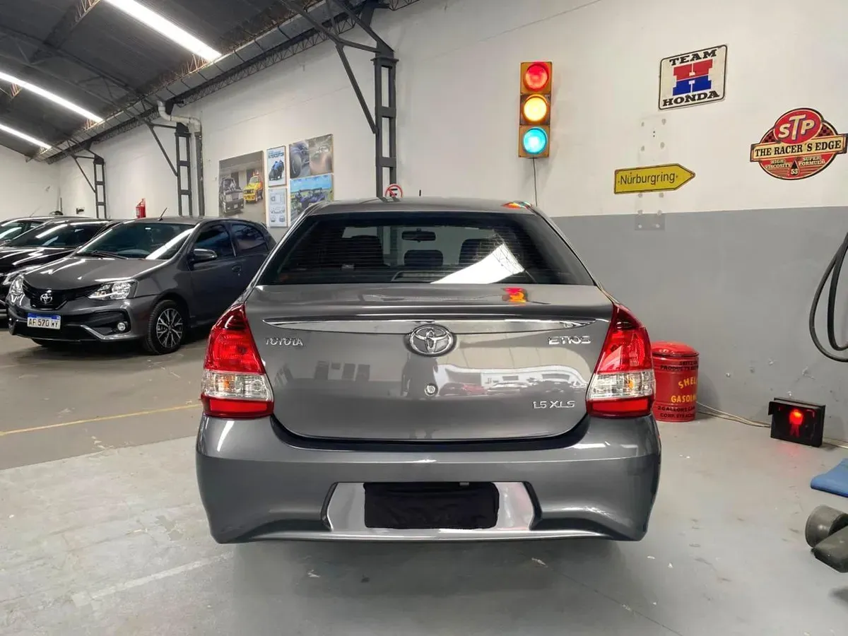 Mira esta publicación de Toyota Etios 2021 en Motordil