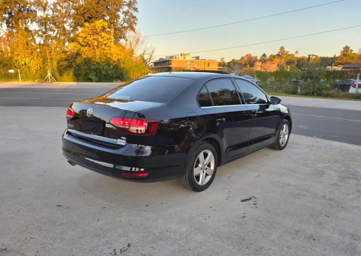 Mira esta publicación de Volkswagen Vento 2017 en Motordil