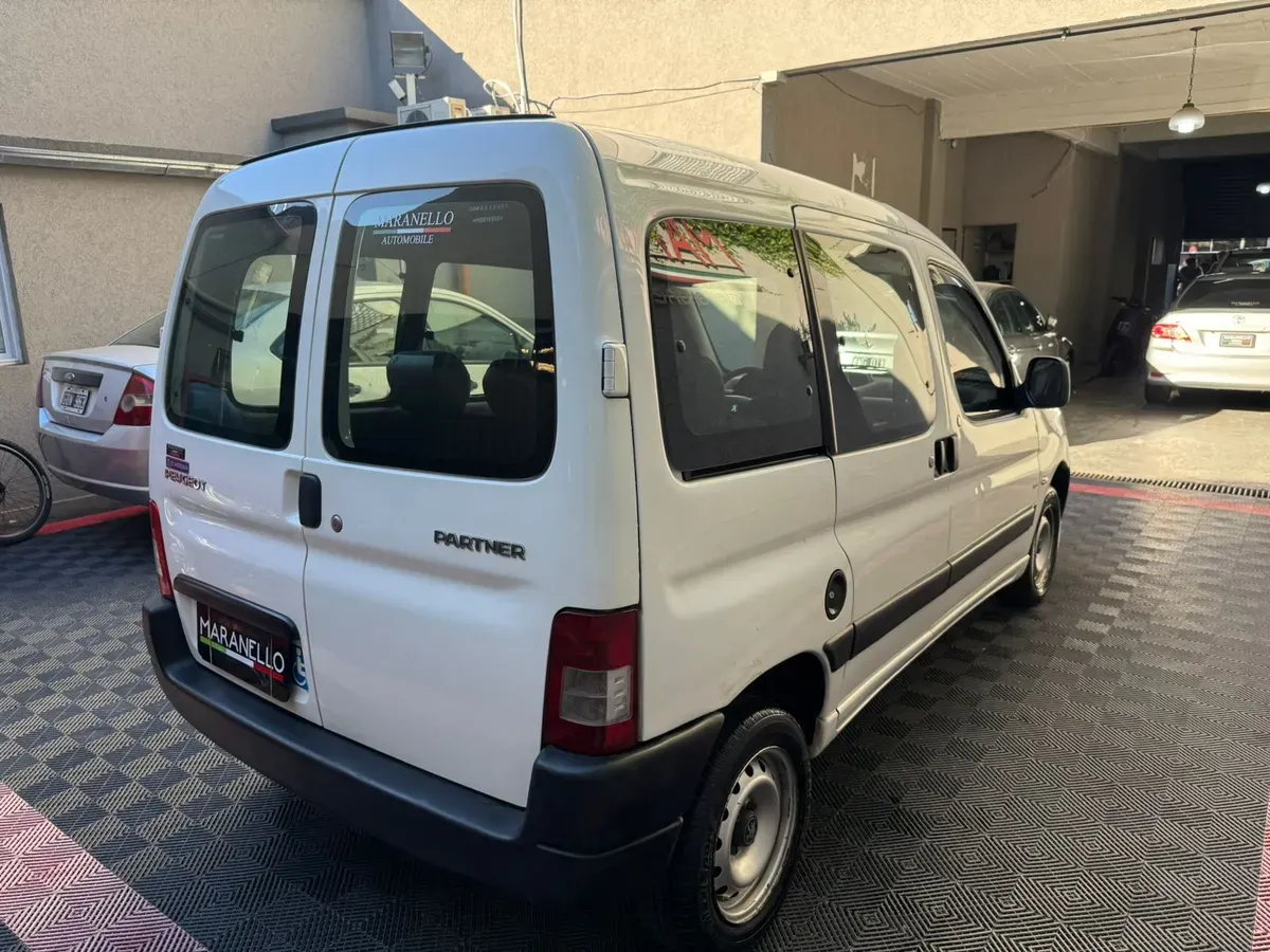 Mira esta publicación de Peugeot Partner 2016 en Motordil