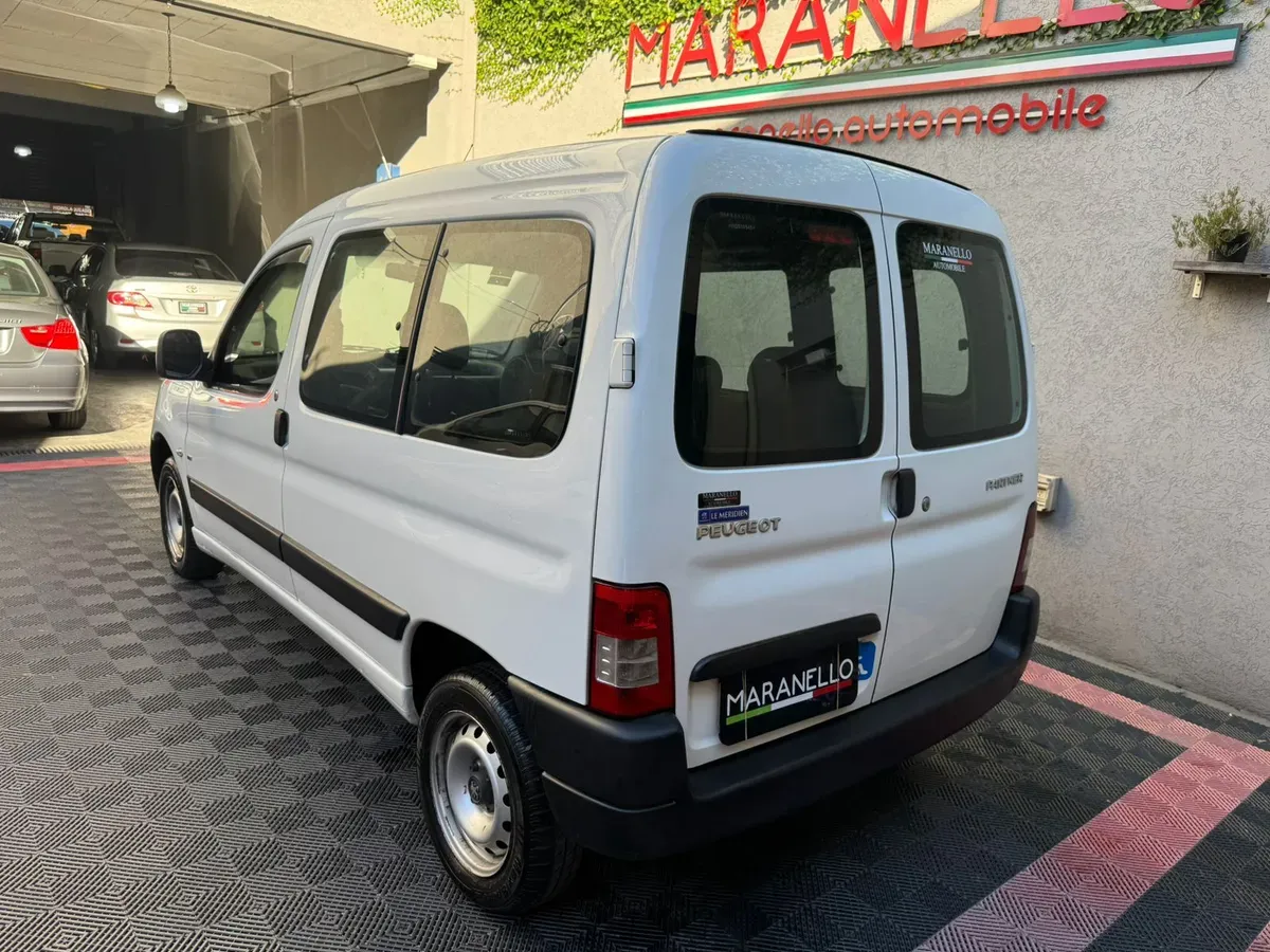 Mira esta publicación de Peugeot Partner 2016 en Motordil