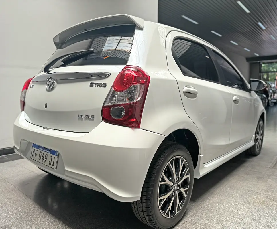 Mira esta publicación de Toyota Etios 2021 en Motordil