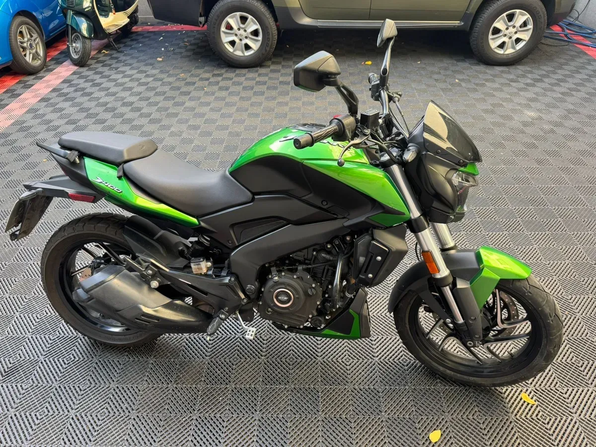 Mira esta publicación de Bajaj Dominar 400 2021 en Motordil