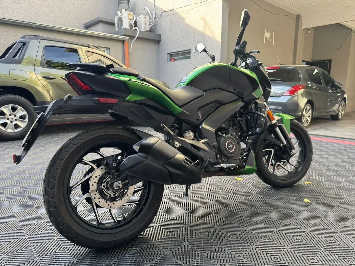 Mira esta publicación de Bajaj Dominar 400 2021 en Motordil