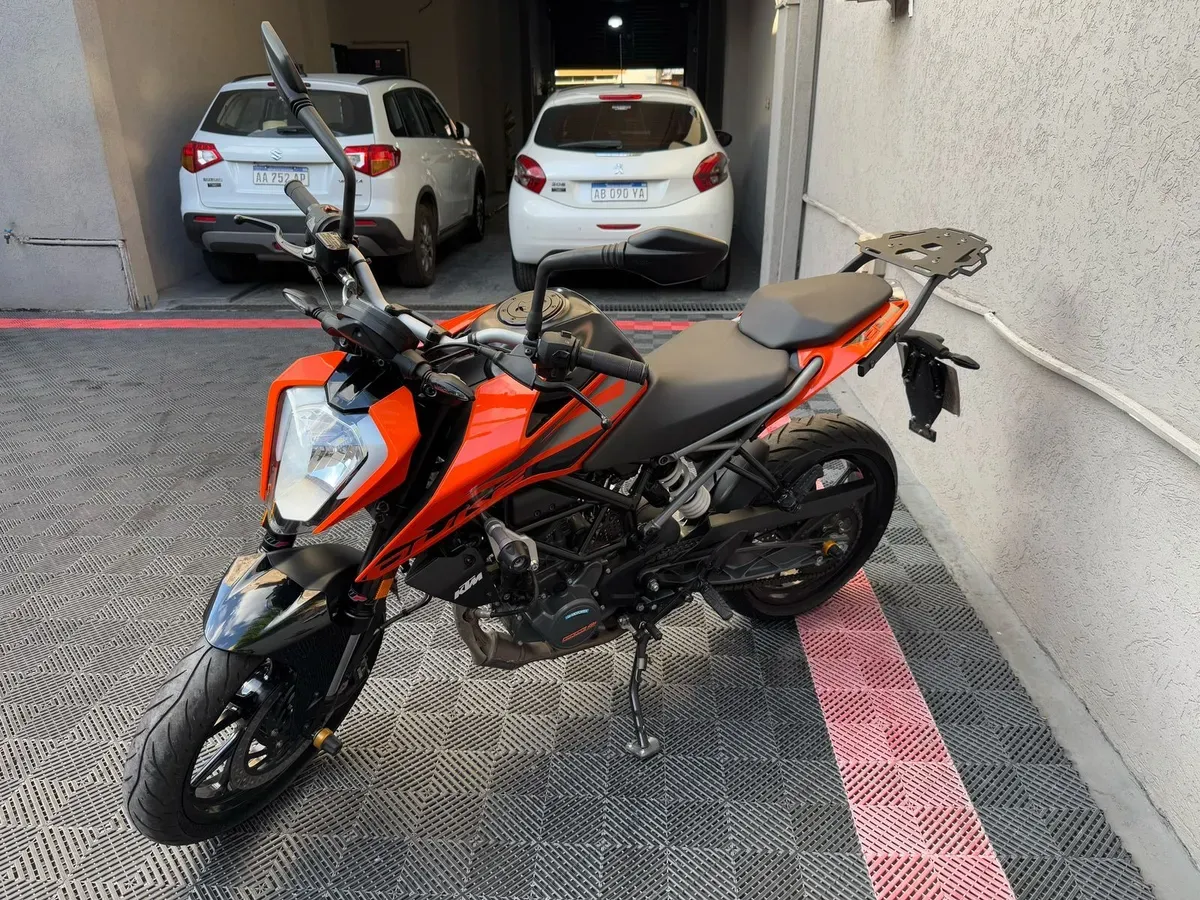 Mira esta publicación de KTM Duke 200 Naked 2024 en Motordil