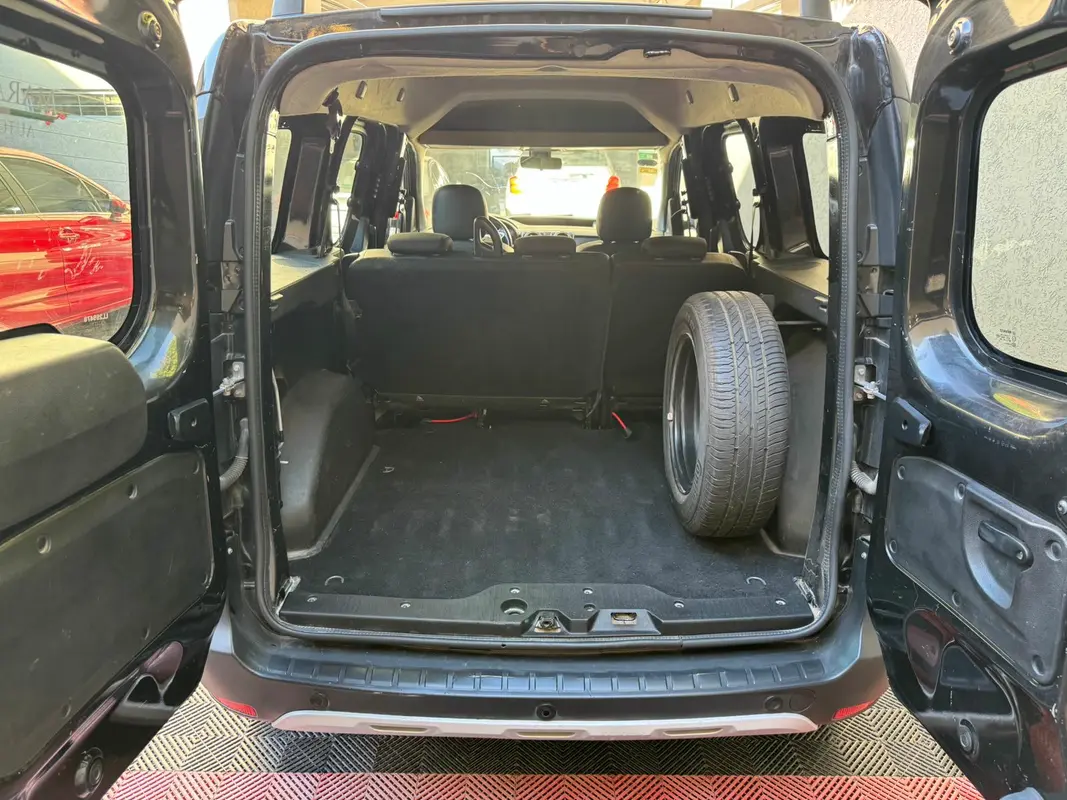 Mira esta publicación de Renault Kangoo 2020 en Motordil