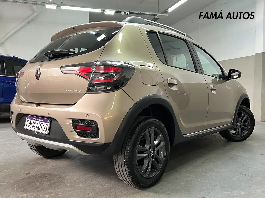 Mira esta publicación de Renault Sandero 2022 en Motordil