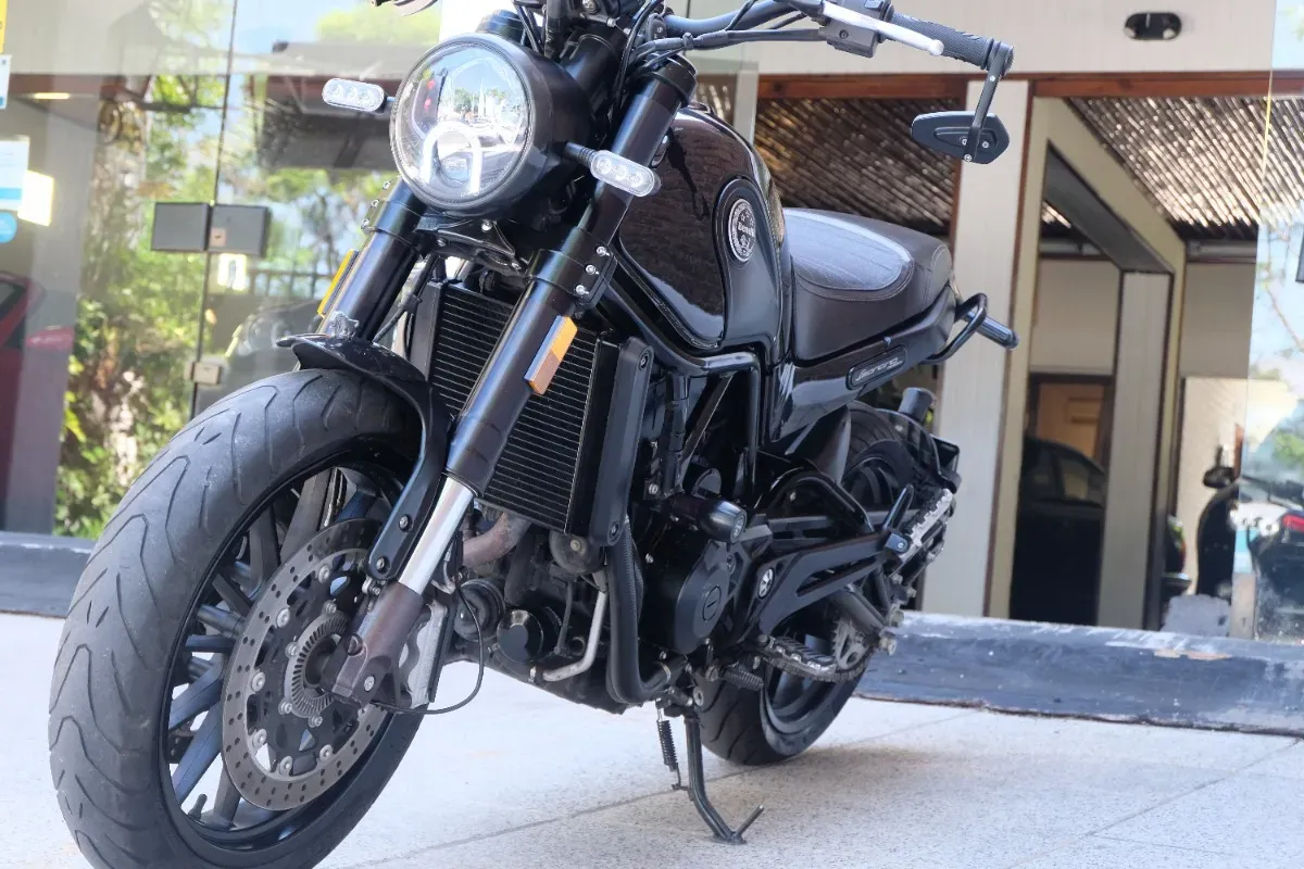 Mira esta publicación de Benelli Leoncino 500 2019 en Motordil