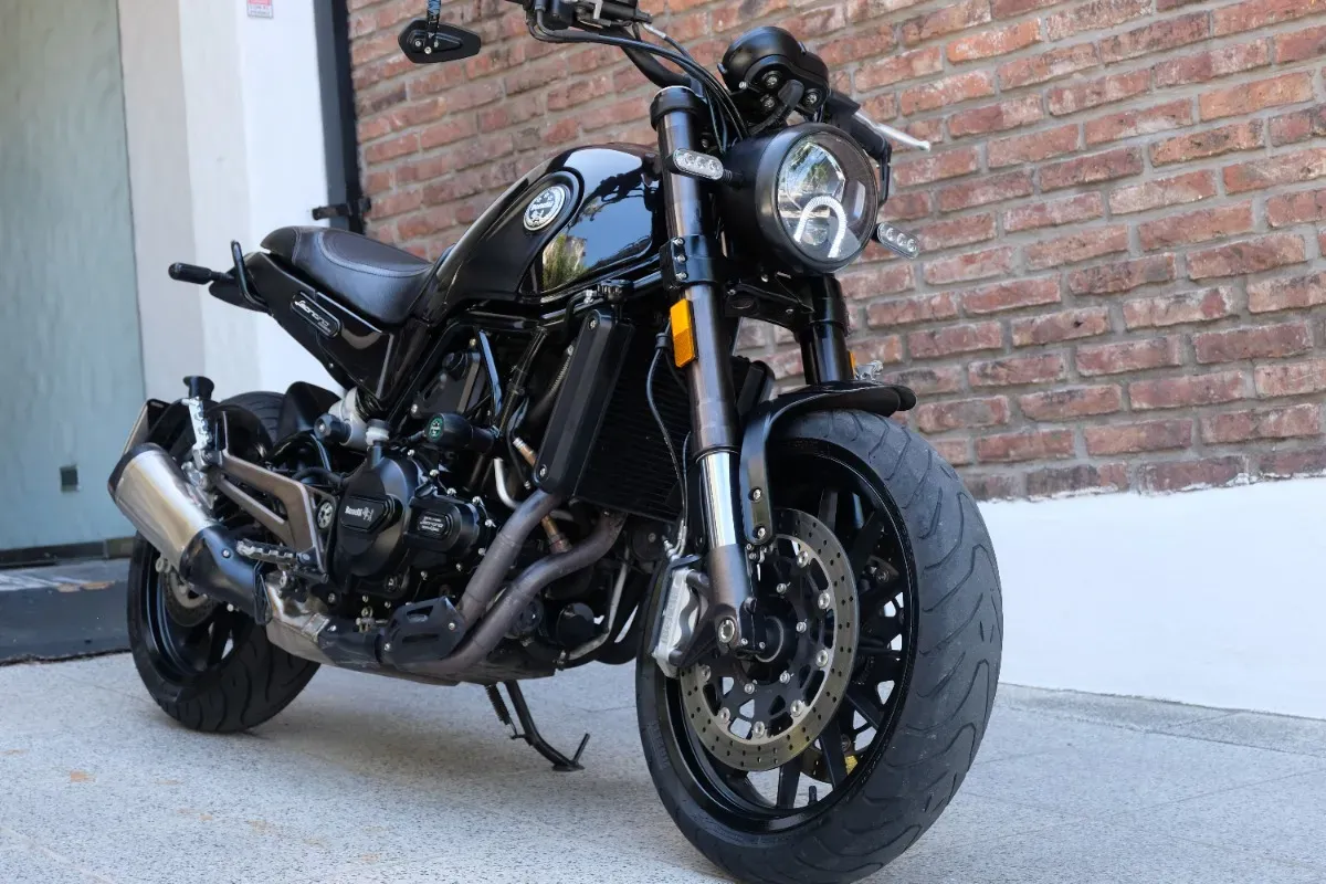 Mira esta publicación de Benelli Leoncino 500 2019 en Motordil