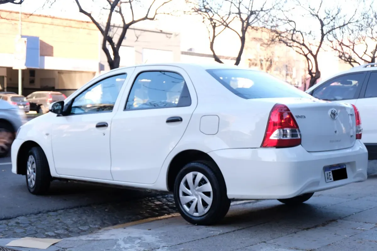 Mira esta publicación de Toyota Etios 2021 en Motordil