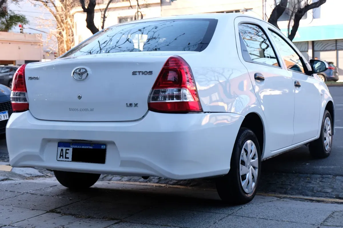 Mira esta publicación de Toyota Etios 2021 en Motordil