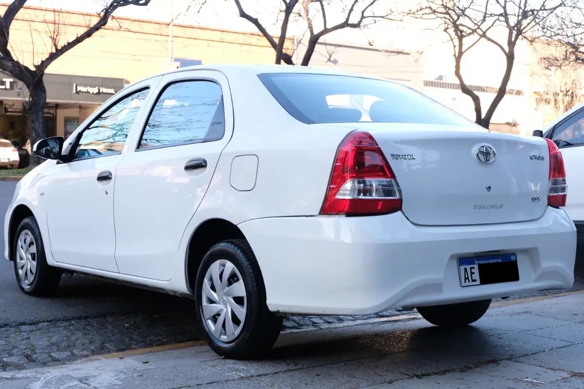 Mira esta publicación de Toyota Etios 2021 en Motordil