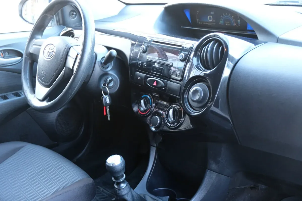 Mira esta publicación de Toyota Etios 2021 en Motordil