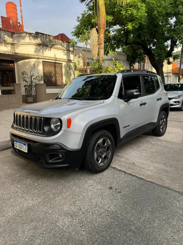 Mira esta publicación de Jeep Renegade 2017 en Motordil