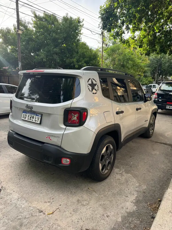 Mira esta publicación de Jeep Renegade 2017 en Motordil