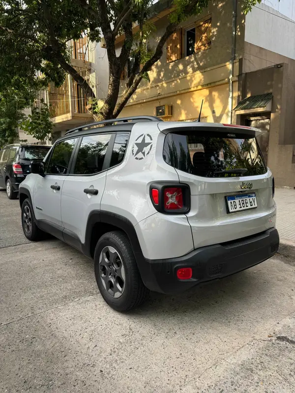 Mira esta publicación de Jeep Renegade 2017 en Motordil
