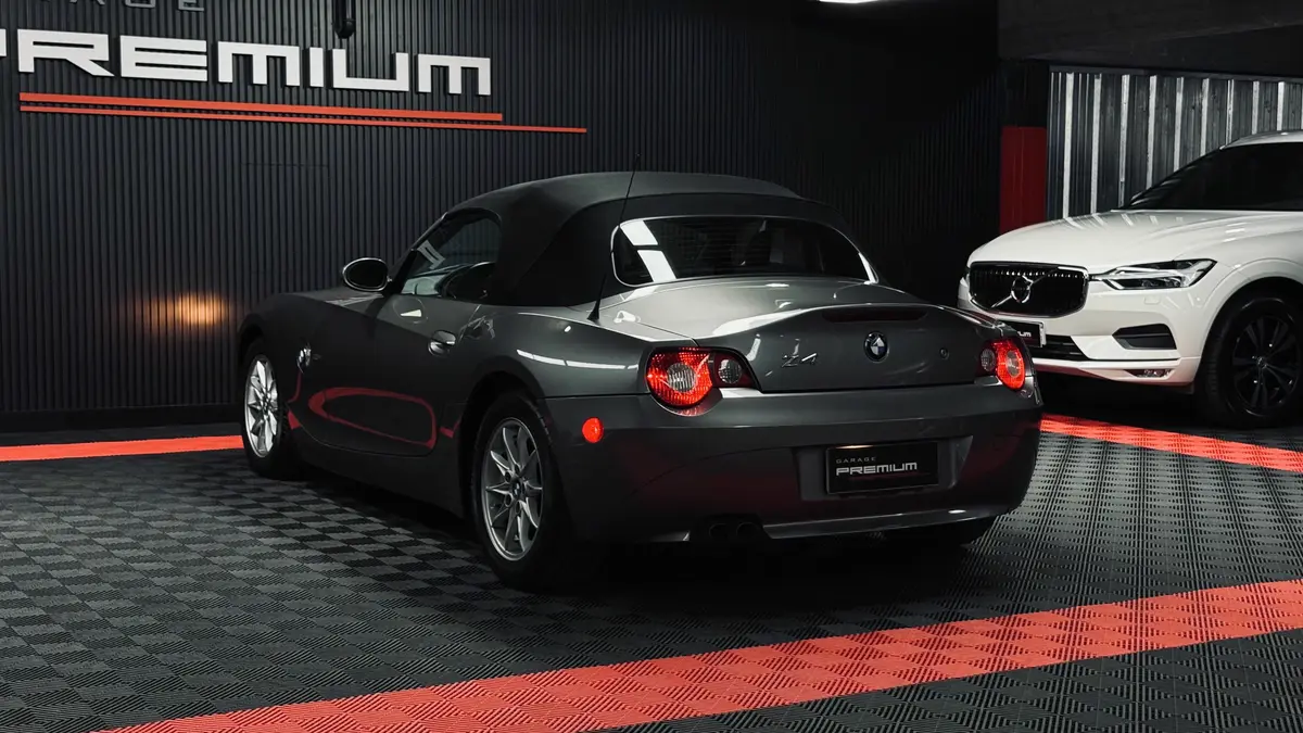 Mira esta publicación de BMW Z4 2005 en Motordil