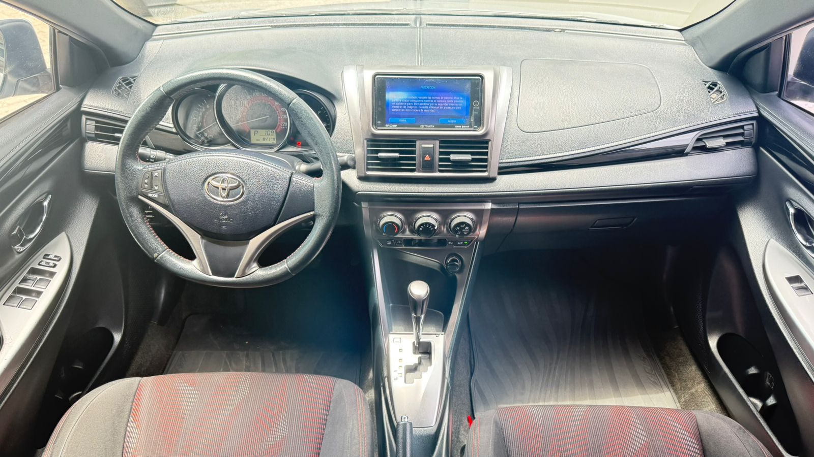 Mira esta publicación de Toyota Yaris 2017 en Motordil