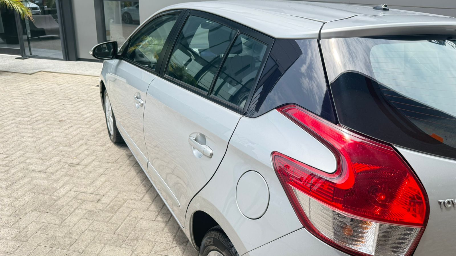 Mira esta publicación de Toyota Yaris 2017 en Motordil