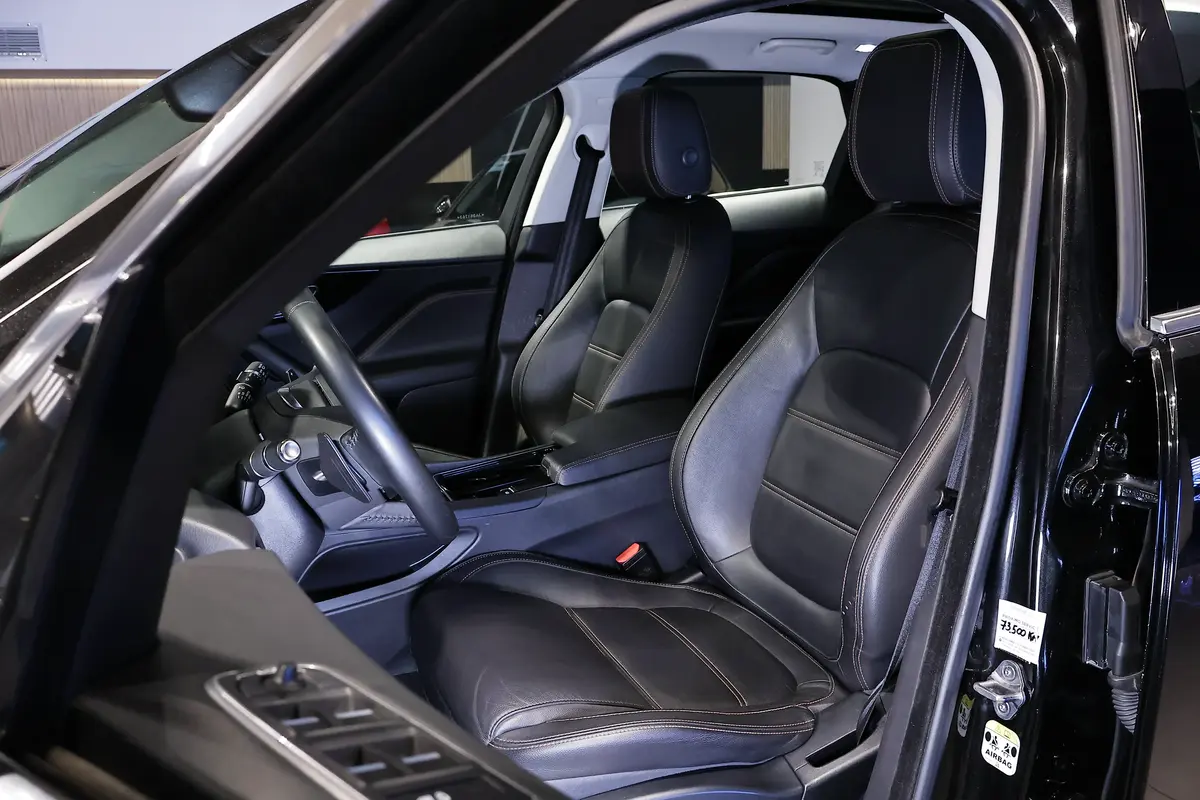 Mirá esta publicación de Jaguar F Pace