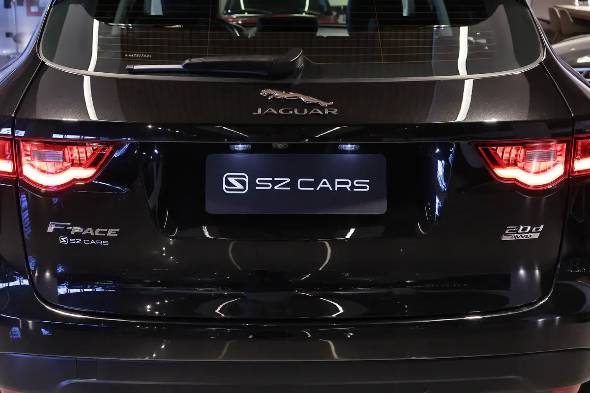 Mira esta publicación de Jaguar F Pace 2017 en Motordil